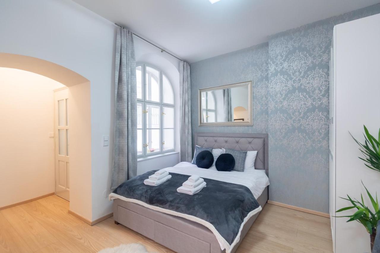 Quiet Apartment In The Heart Of Old Town Centre Prag Exteriör bild