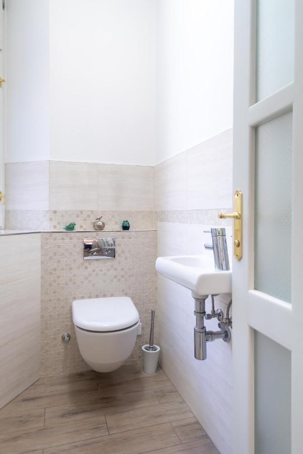 Quiet Apartment In The Heart Of Old Town Centre Prag Exteriör bild