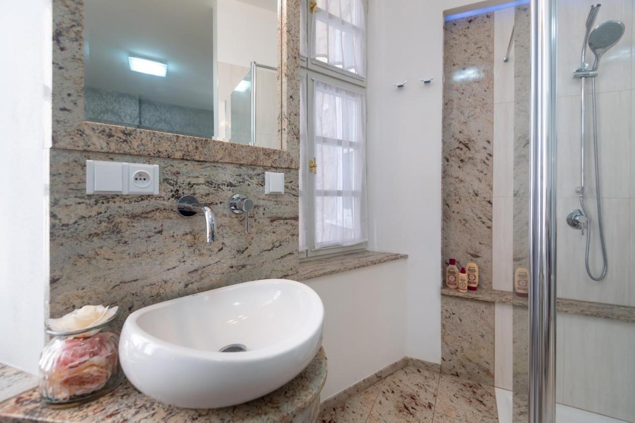 Quiet Apartment In The Heart Of Old Town Centre Prag Exteriör bild